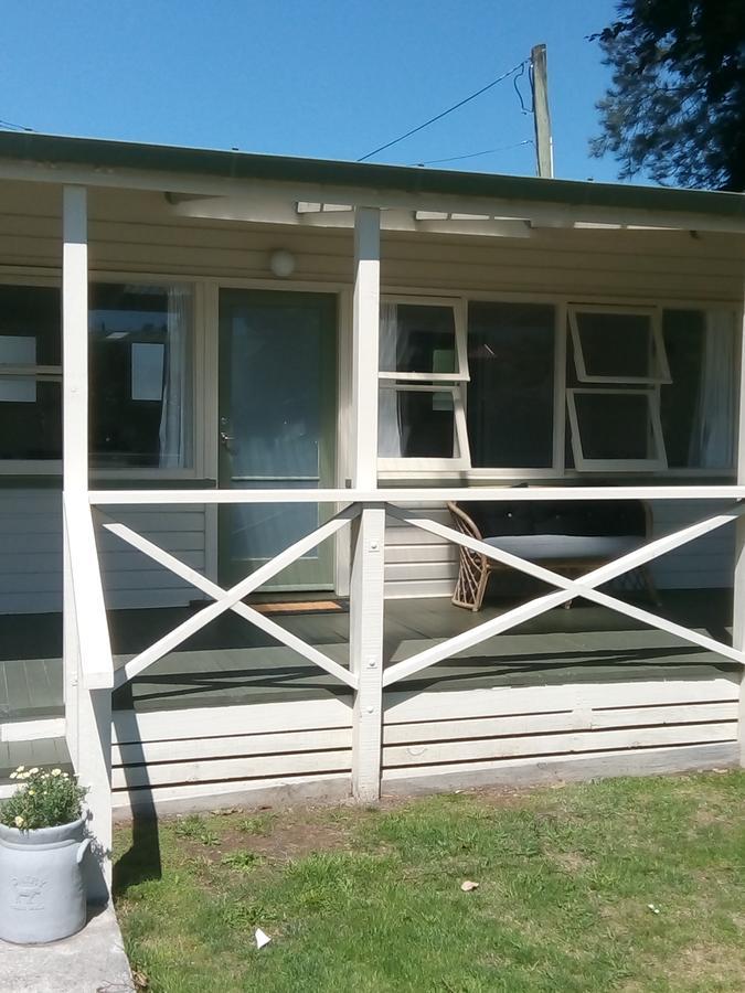 Featherston Motels And Camping Екстер'єр фото