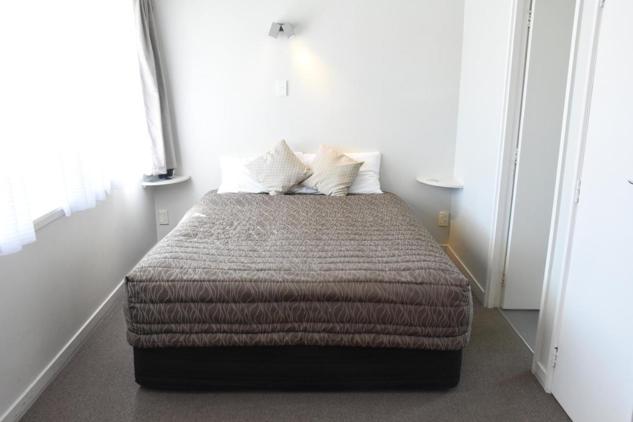 Featherston Motels And Camping Екстер'єр фото